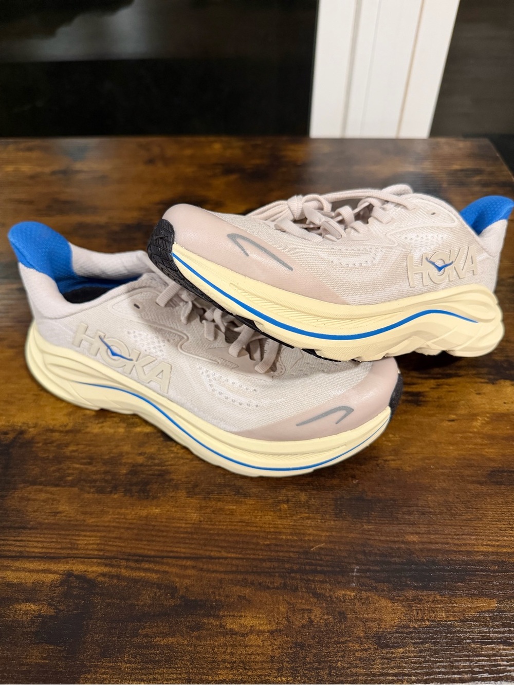 W 3.5 - Hoka Clifton 10 Running Shoes in Beige with Blue Accents